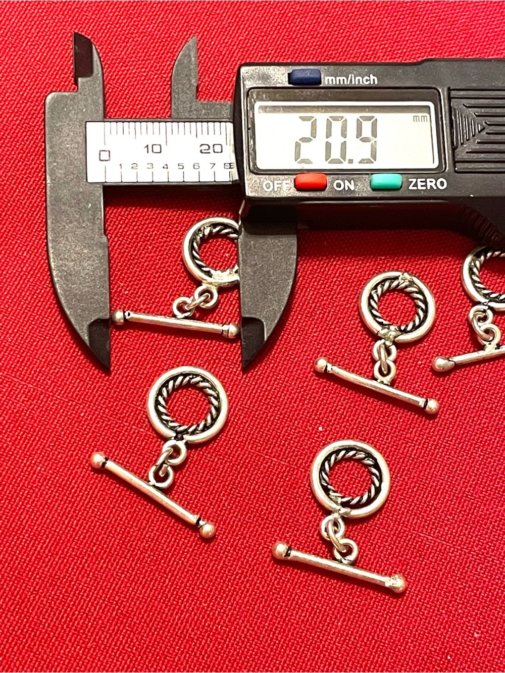 Lot of 5 Silver Toggles - Picture 3 of 3